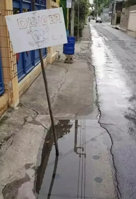 peringatan di jalan pakai bahasa Inggris © berbagai sumber peringatan di jalan pakai bahasa Inggris © berbagai sumber
