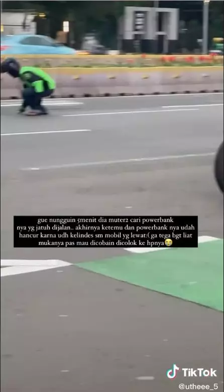 driver ojek online cari powerbank © 2022 TikTok