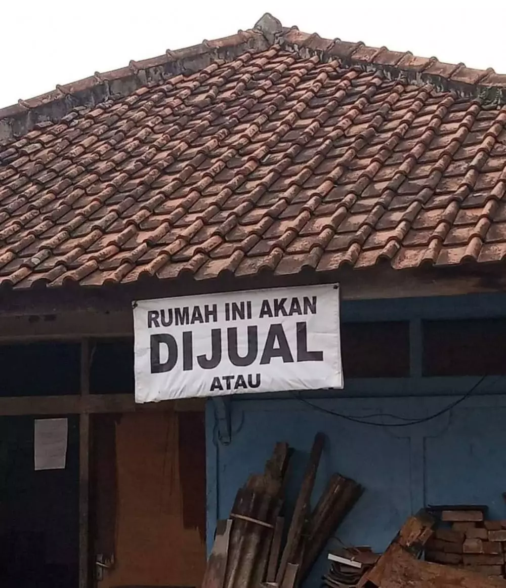 spanduk jual rumah kocak © berbagai sumber