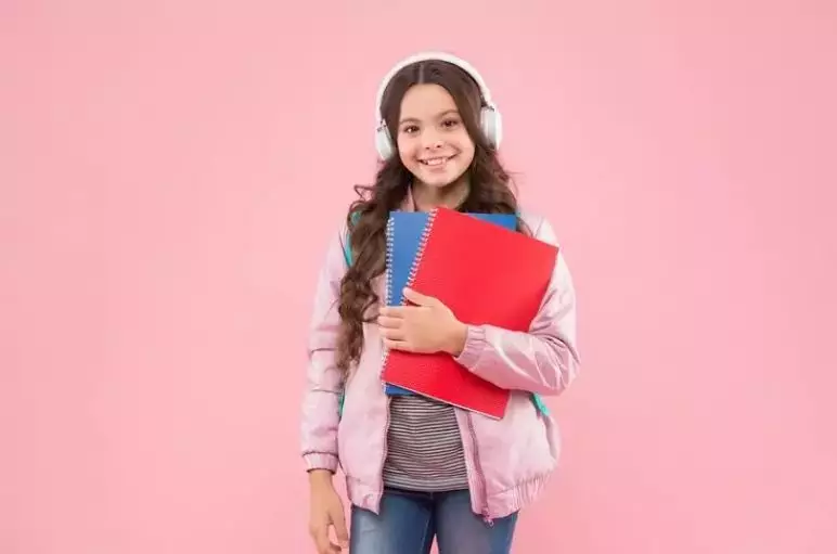 Contoh kalimat positive degree dalam percakapan sehari-hari © 2023 brilio.net Contoh kalimat positive degree dalam percakapan sehari-hari © 2023 brilio.net