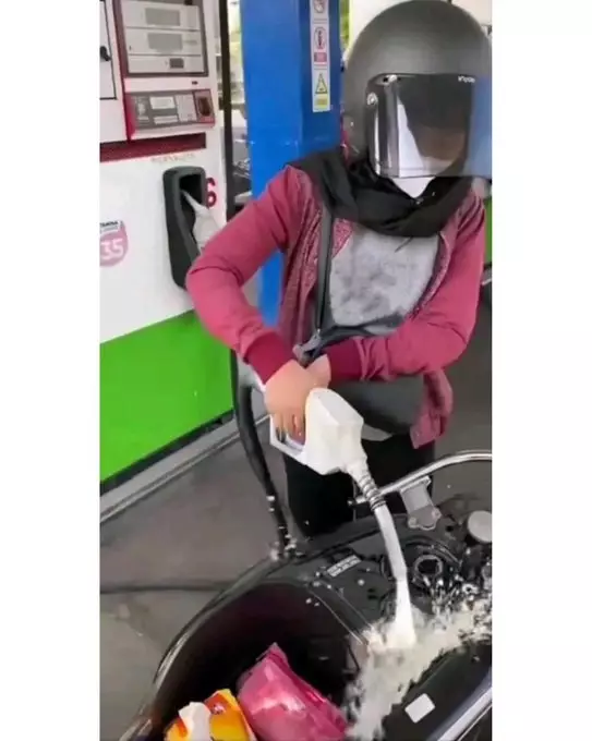 lika-liku isi bensin sendiri kocak © berbagai sumber