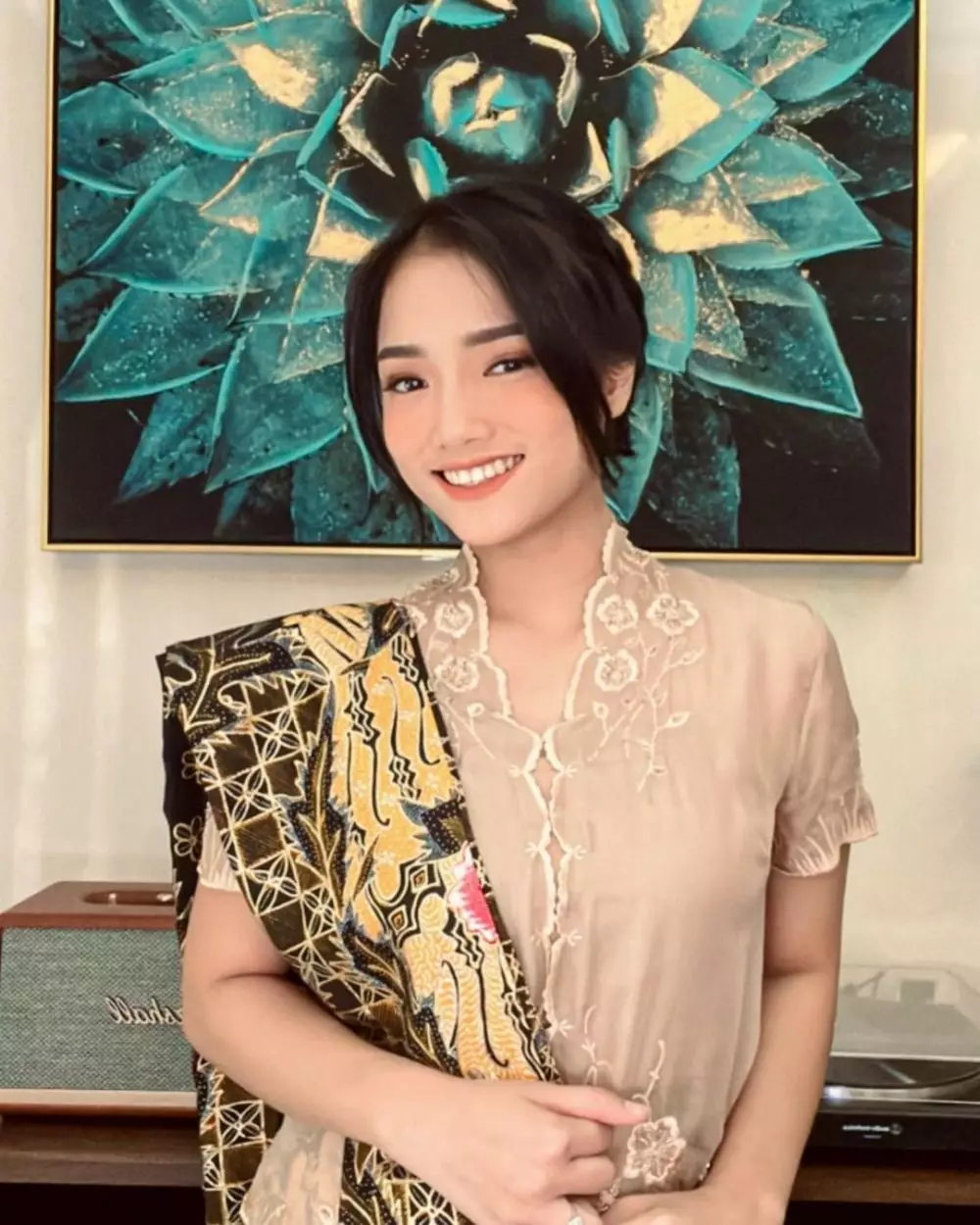 potret Fuji pakai kebaya © berbagai sumber potret Fuji pakai kebaya © berbagai sumber