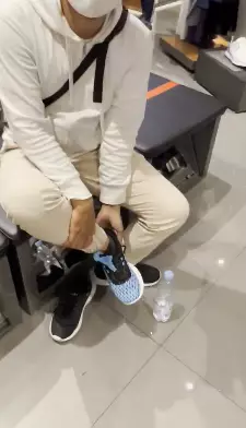 Kisah driver ojek online akhirnya bisa beli sepatu impian Twitter