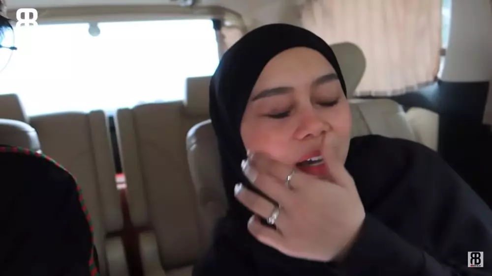 mata lebam Lesty Kejora © berbagai sumber