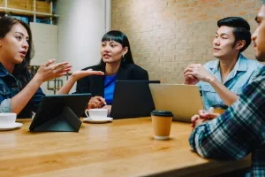 Contoh kalimat aktif dan kalimat pasif, perbedaan, dan fungsinya