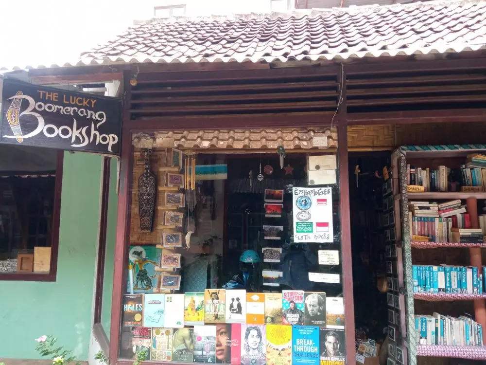 The Lucky Boomerang Book Shop © 2022 berbagai sumber