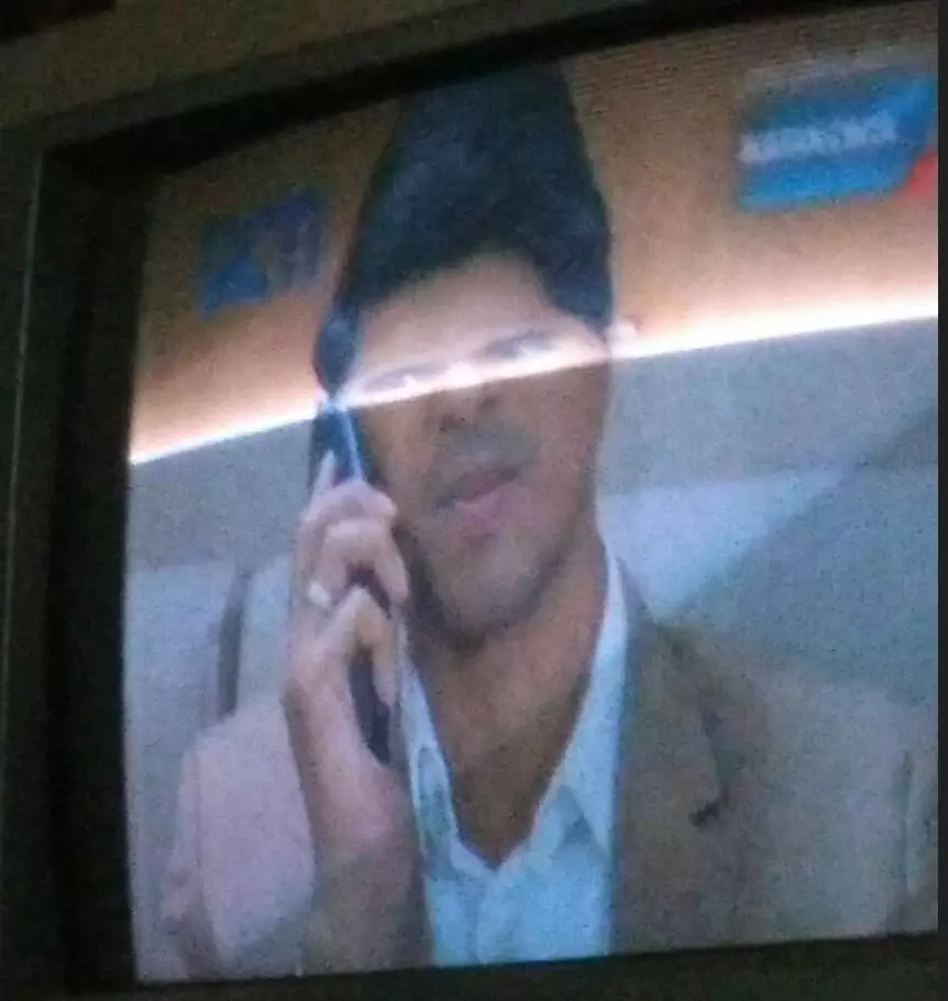 11 Potret lucu nonton sinetron di TV rusak Berbagai sumber 11 Potret lucu nonton sinetron di TV rusak Berbagai sumber