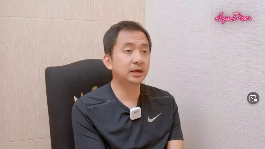 Ayu Dewi dan Regi Datau Berbagai sumber