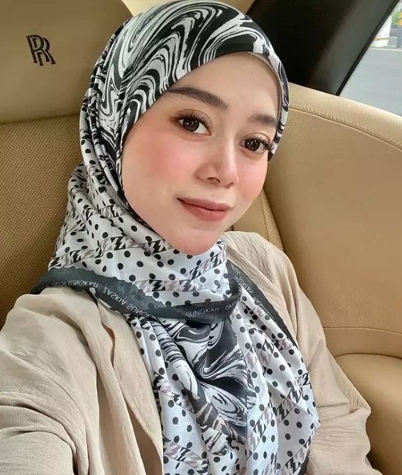 Kisah 9 seleb jadi korban KDRT oleh suami Instagram Kisah 9 seleb jadi korban KDRT oleh suami Instagram