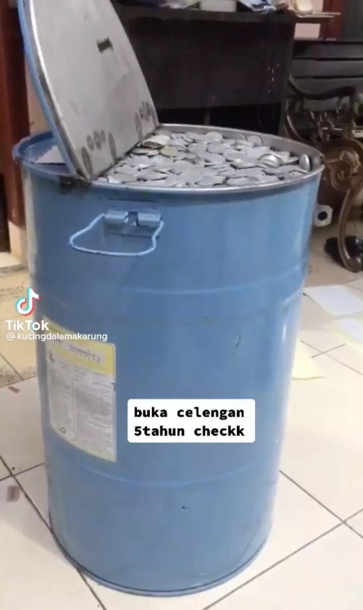 bongkar celengan unik dari drum © berbagai sumber bongkar celengan unik dari drum © berbagai sumber