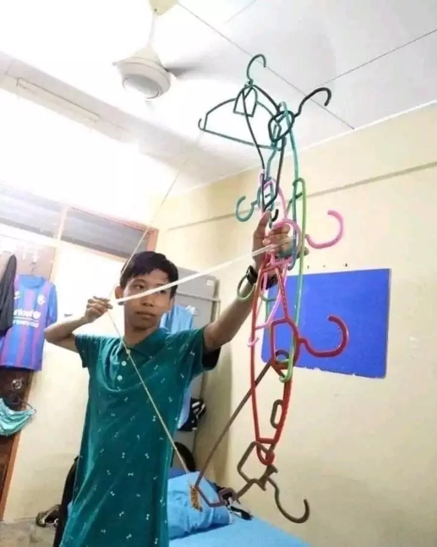 manfaatin hanger pakaian nyeleneh pol © berbagai sumber manfaatin hanger pakaian nyeleneh pol © berbagai sumber