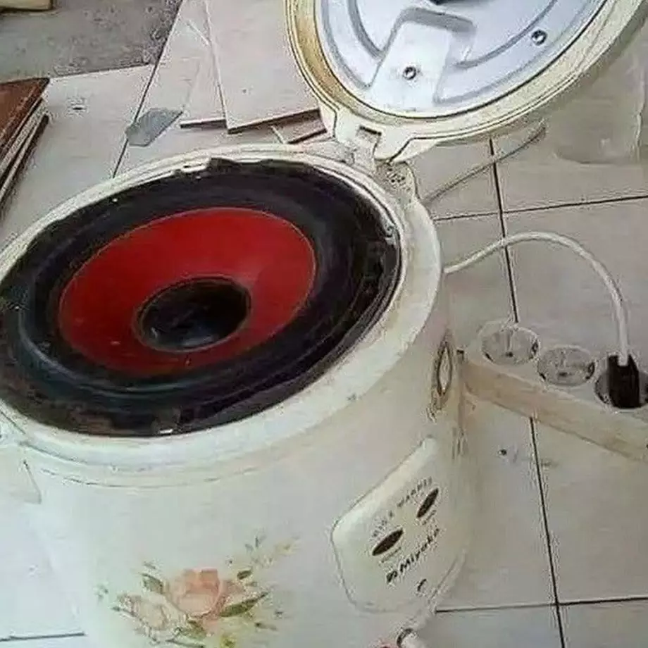 15 Potret nyeleneh modifikasi barang elektronik ini bikin tepuk jidat