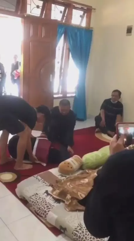 ibu meninggal saat wisuda © berbagai sumber ibu meninggal saat wisuda © berbagai sumber