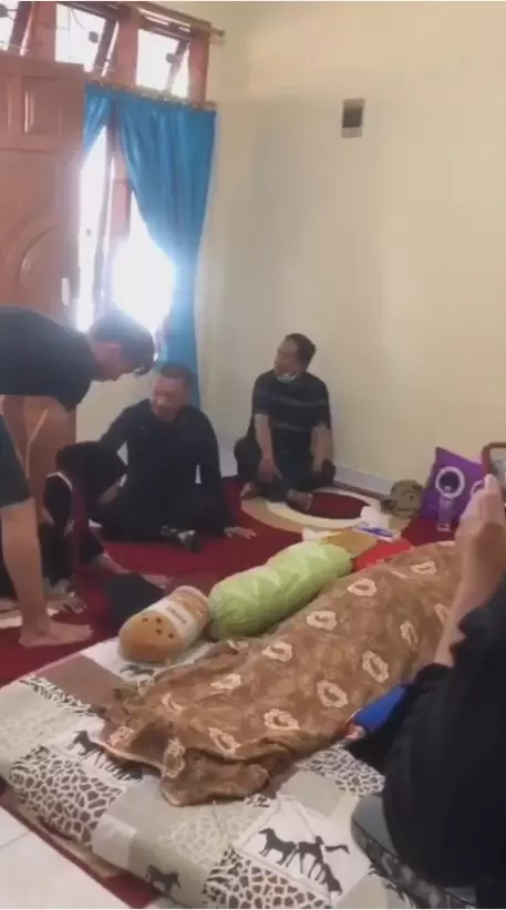 ibu meninggal saat wisuda © berbagai sumber ibu meninggal saat wisuda © berbagai sumber