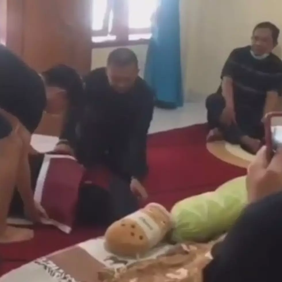 Mahasiswi menangis bikin hati pilu, ibunda meninggal di hari wisuda