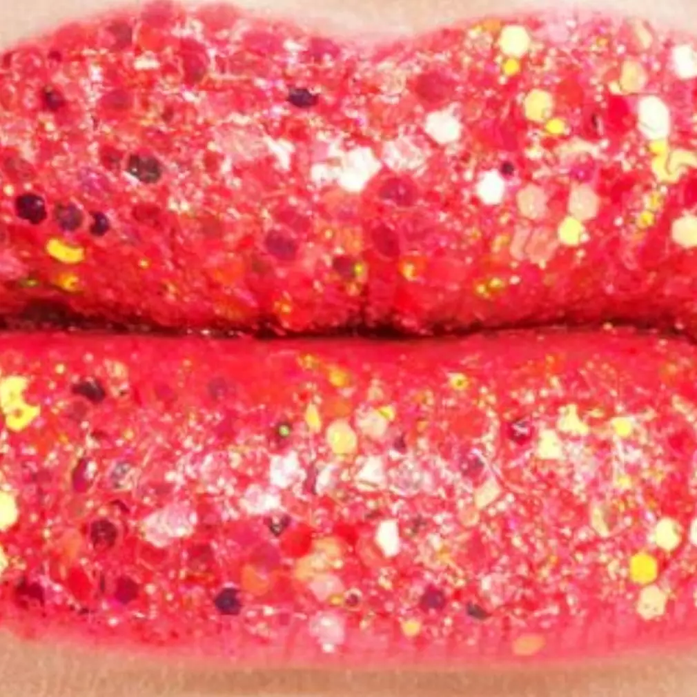 11 Rekomendasi lipstik metalik di bawah Rp 150 ribu, bibir jadi penuh