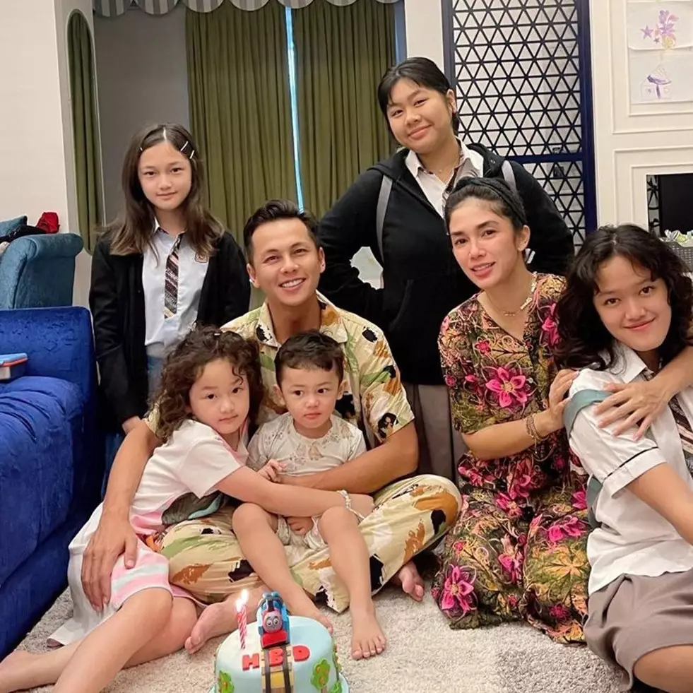 Usia 2 tahun ganteng mirip papanya, ini potret putra Andhika Pratama