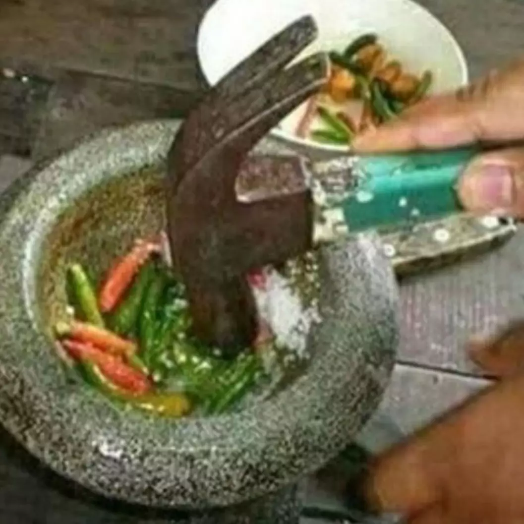 11 Kelakuan nyeleneh bapak-bapak di dapur ini memancing emosi istri