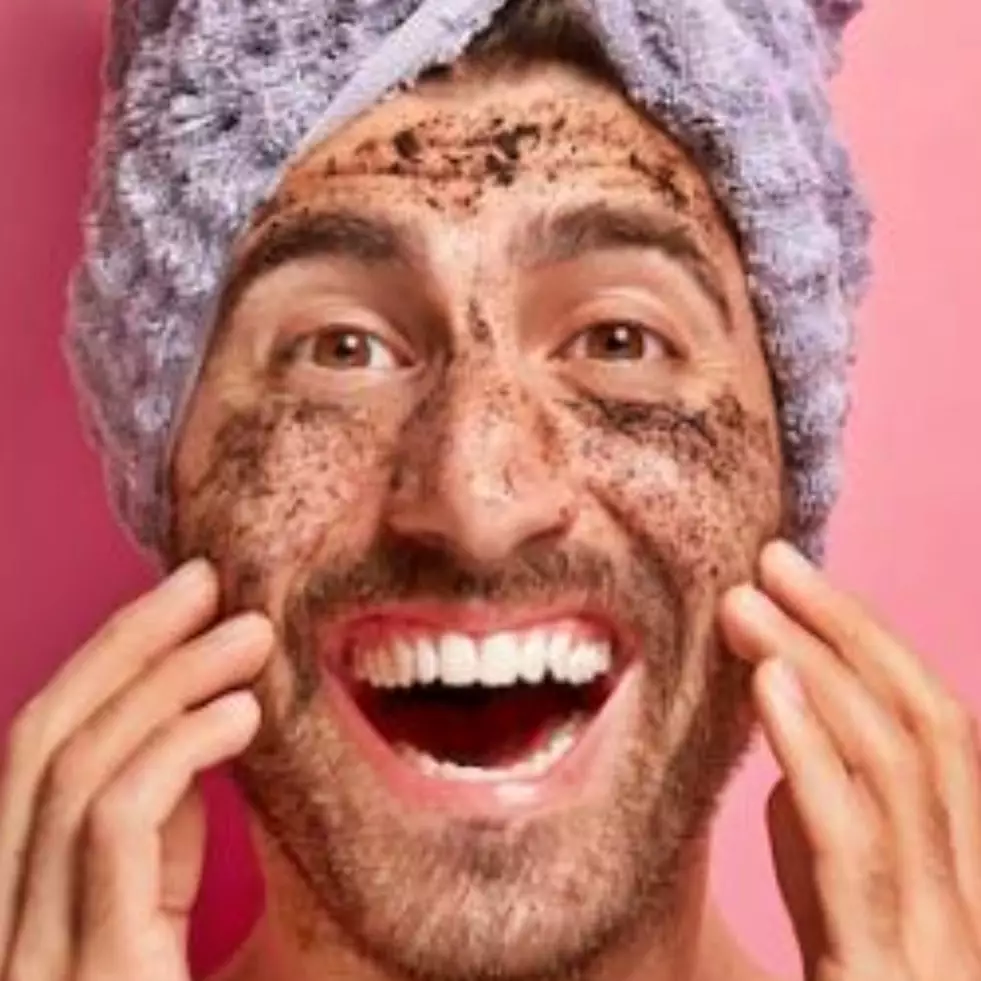 11 Rekomendasi face scrub pria di bawah Rp 150 ribu, bikin wajah cerah