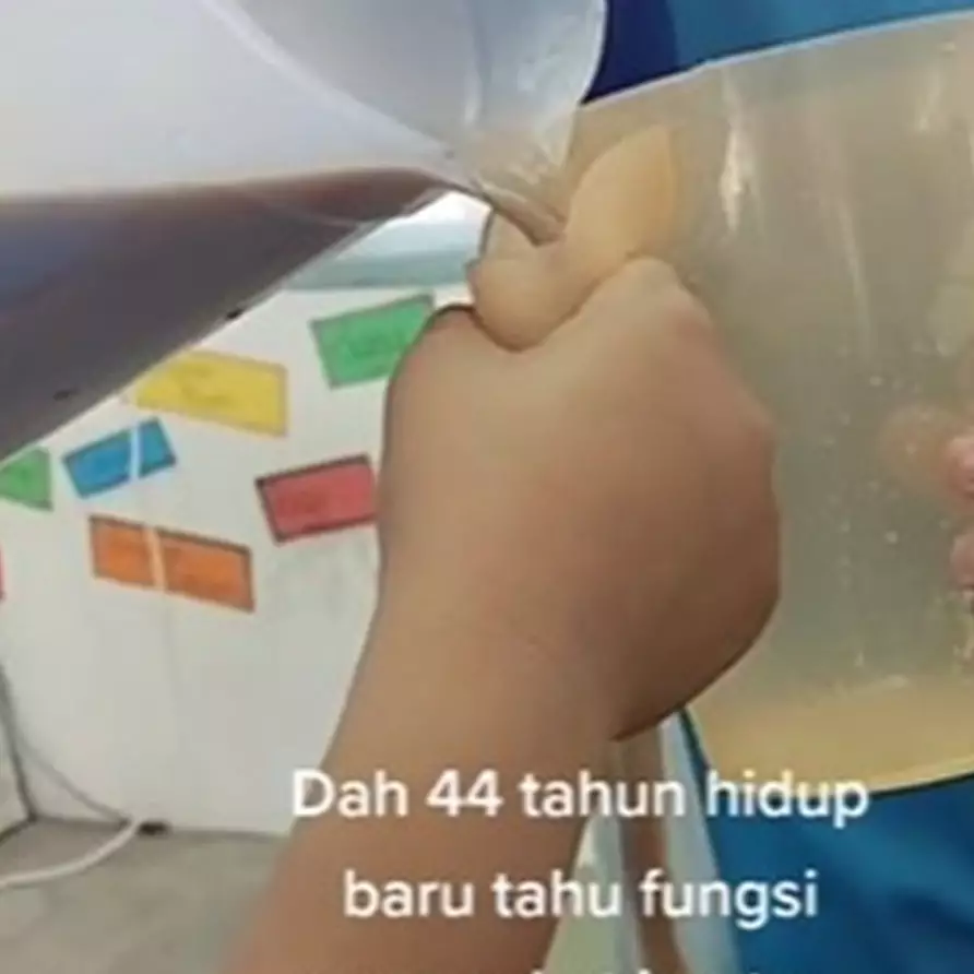 Aksi siswa tunjukkan fungsi lain dari gagang teko ini bikin takjub