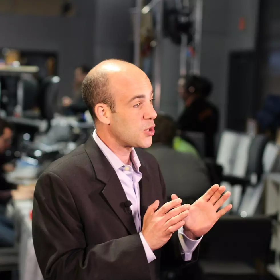 3 Contoh teks berita bahasa Inggris singkat dan artinya