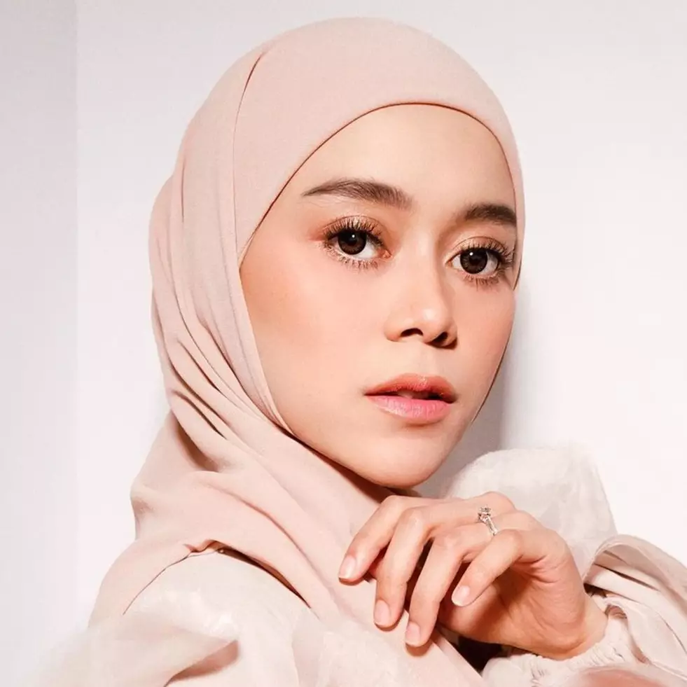 Disebut fans kecewa usai cabut laporan KDRT, Lesty beri respons bijak