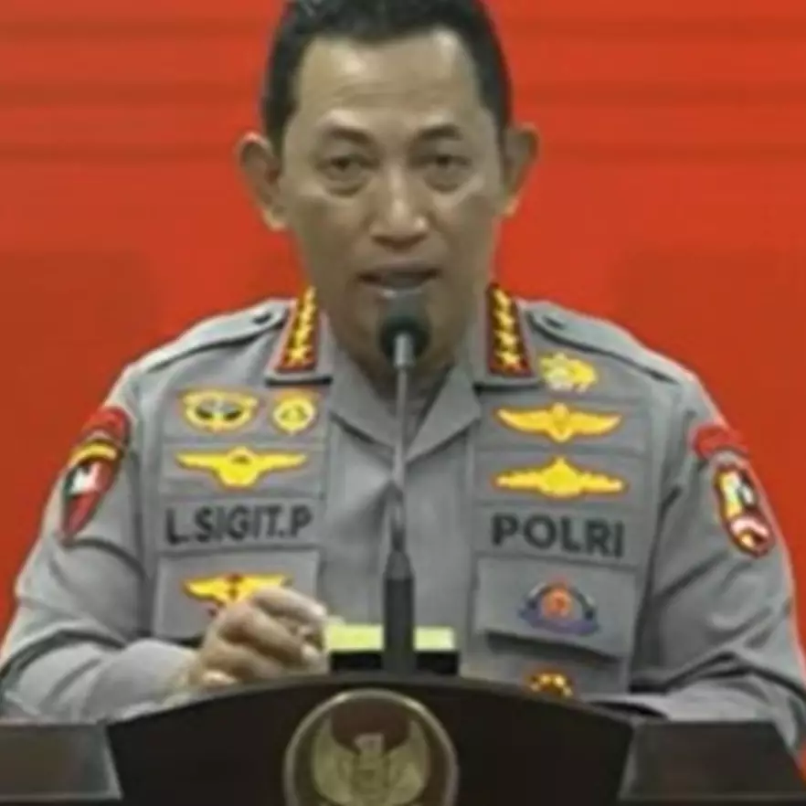 Momen tangan Kapolri bergetar saat berbicara di konferensi pers