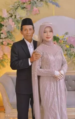 Kisah cinta beda usia 28 tahun, pasangan ini seperti bapak dan anak TikTok Kisah cinta beda usia 28 tahun, pasangan ini seperti bapak dan anak TikTok