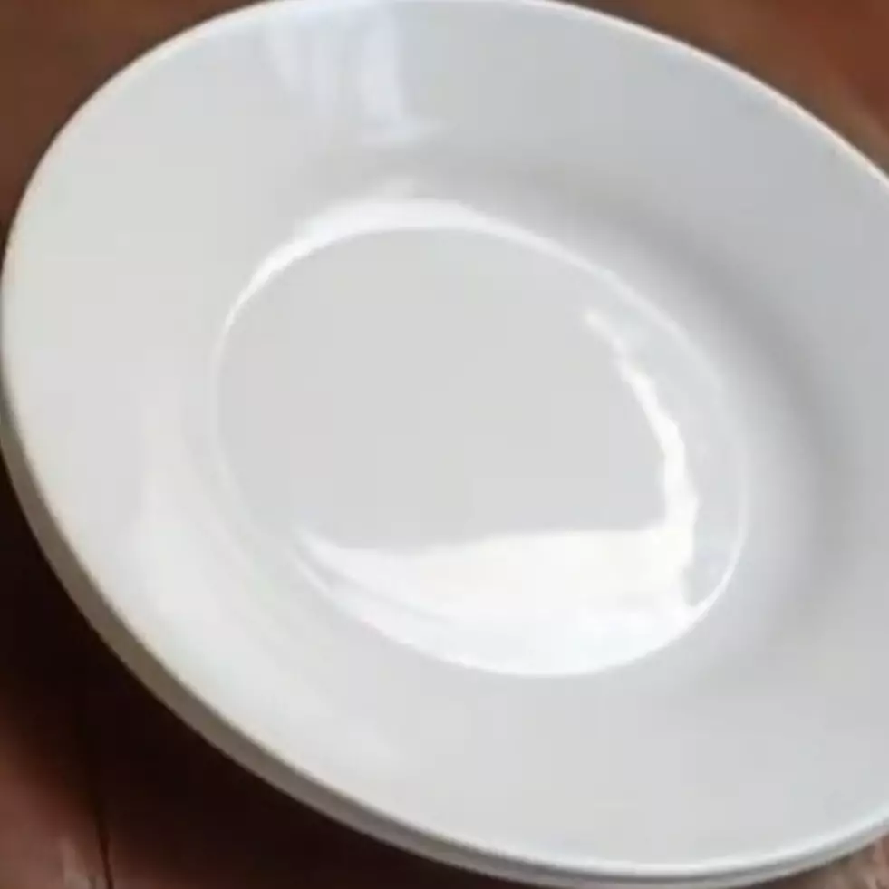 Trik jitu hilangkan noda dan kerak di piring, mudah ditiru