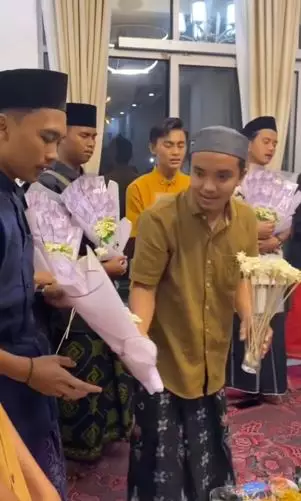 Perayaan Maulid Nabi antimainstream, warga dapat buket uang TikTok