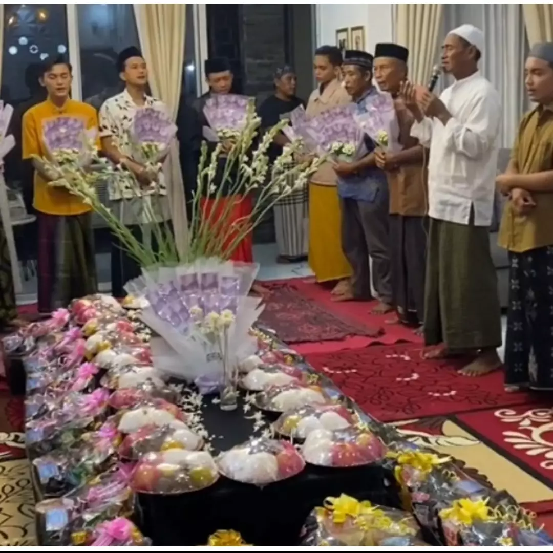 Perayaan Maulid Nabi antimainstream, warga dapat buket uang ala wisuda