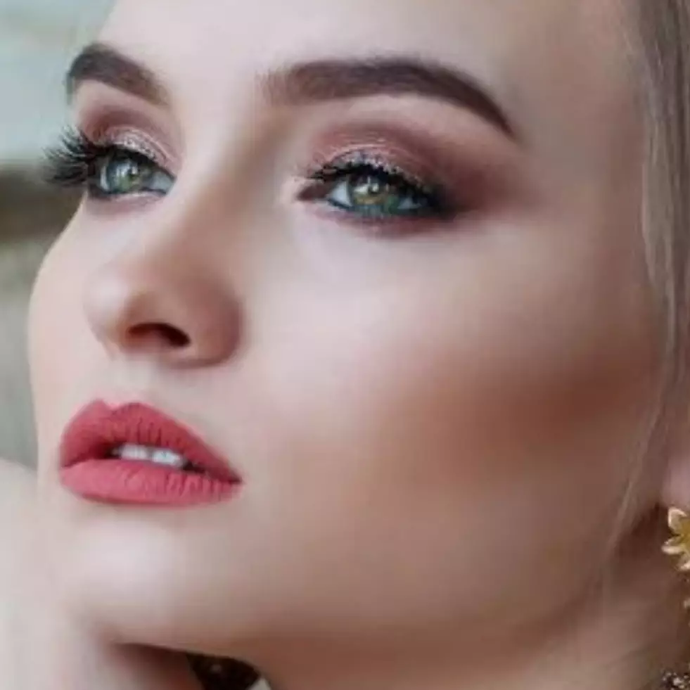 6 Tips pakai powder contour agar tampak natural, cocok bagi pemula