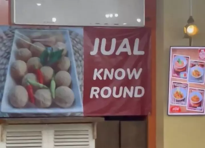 potret lucu spanduk makanan pakai bahasa inggris © berbagai sumber