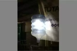 11 Potret lampu gantung nyeleneh ini bukti kreasi orang ada-ada aja