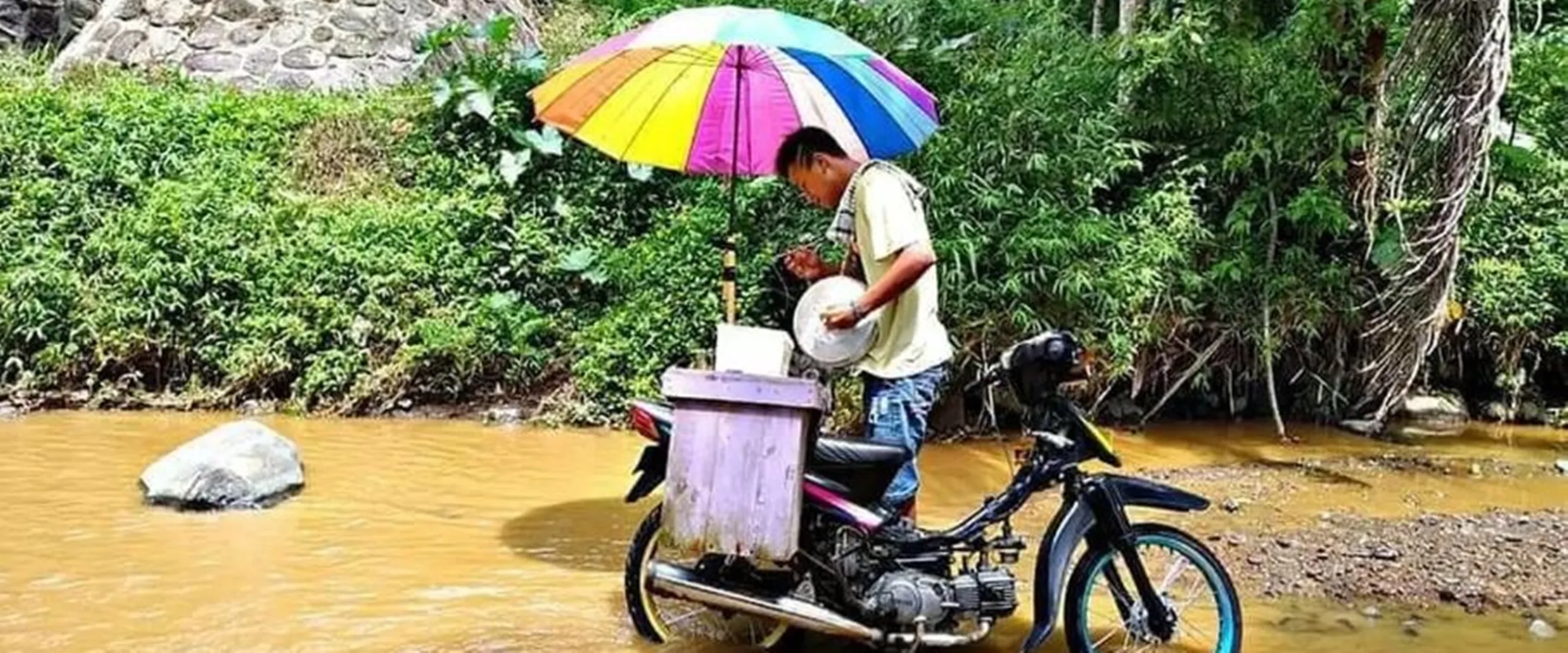 11 Tingkah lucu orang usaha jualan, lokasinya bikin bingung pembeli