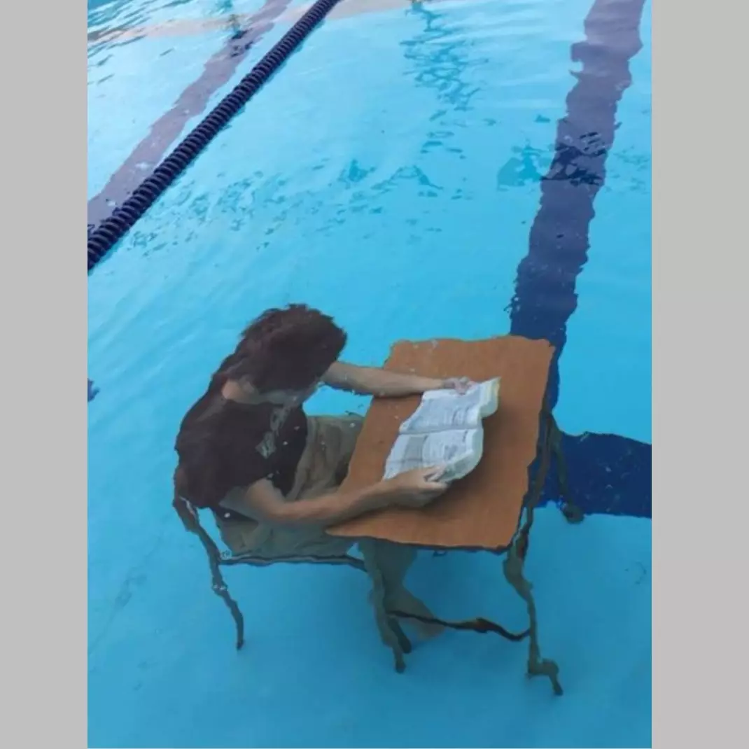 13 Gaya orang belajar ini nyeleneh abis, tak kenal tempat dan kondisi