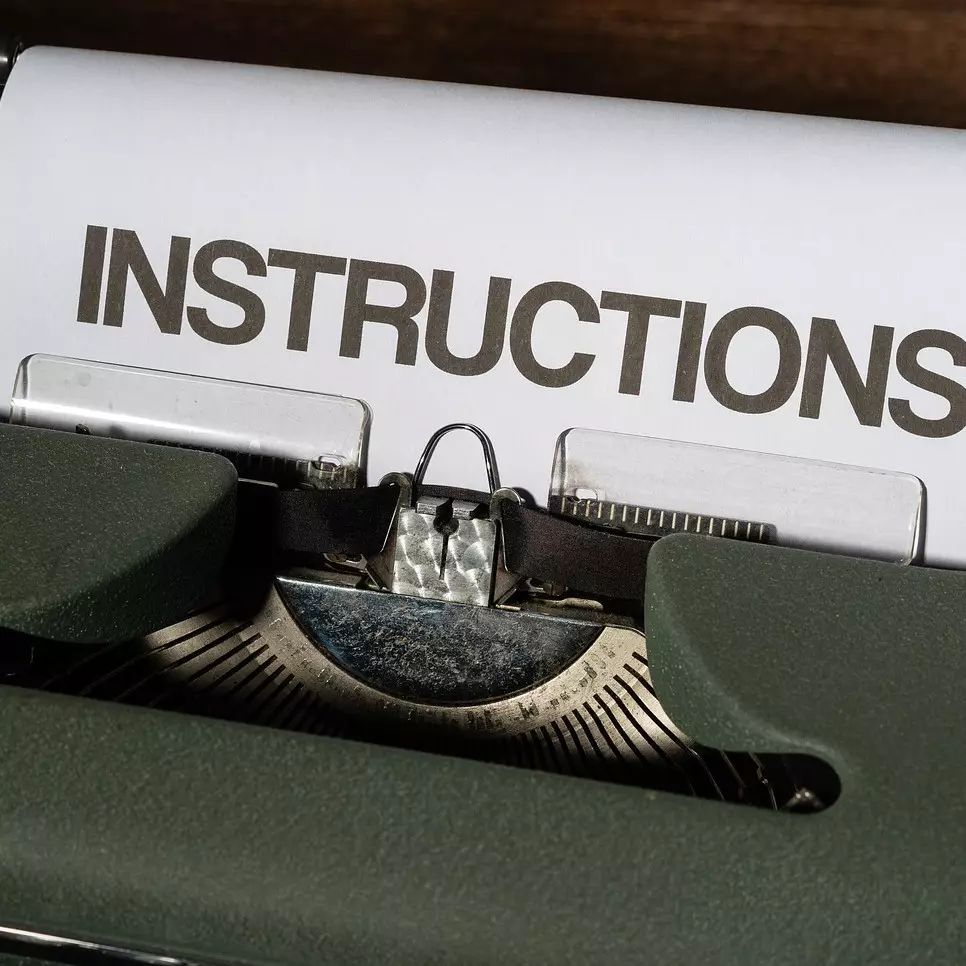 Contoh ungkapan minta perhatian bahasa Inggris beserta dialog dan arti