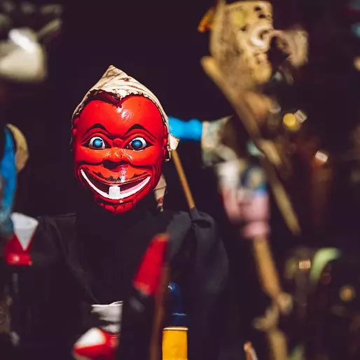 21 Contoh kalimat paribasan bahasa Jawa dan artinya, mudah dipahami