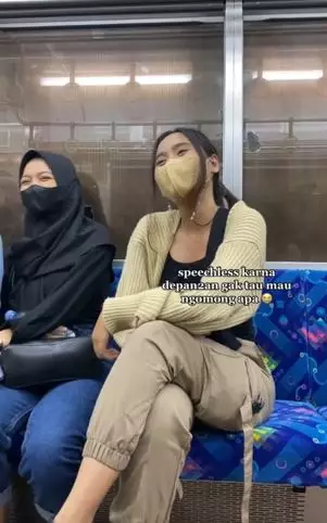 Penumpang KRL mirip Niki Zefanya Berbagai sumber