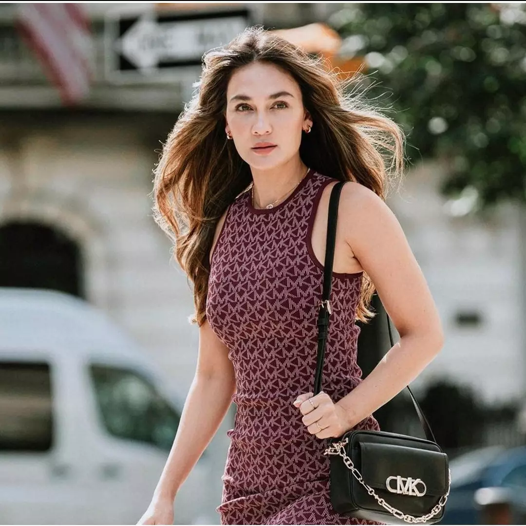 Demi gelar S1, Luna Maya rela kuliah lagi dari awal