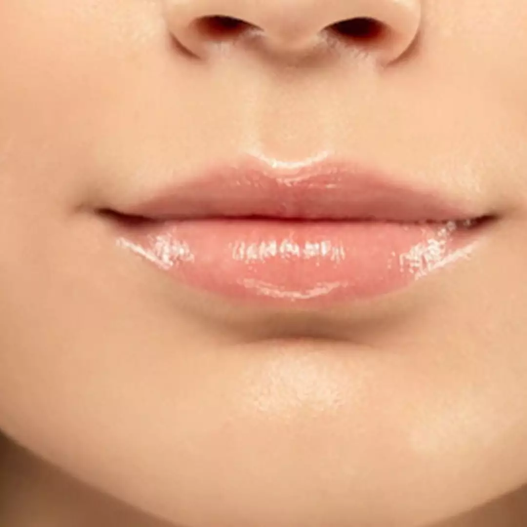 11 Rekomendasi lip oil bikin bibir sehat, harga di bawah Rp 150 ribu