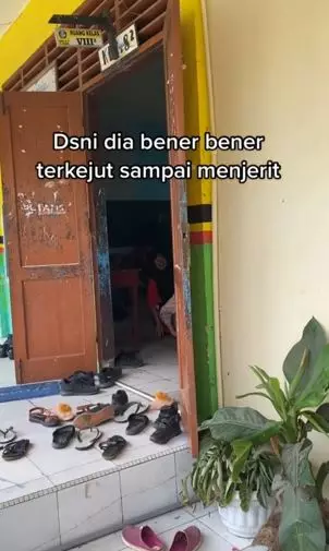 Momen pria beri kejutan adiknya setelah pulang dari Jepang TikTok Momen pria beri kejutan adiknya setelah pulang dari Jepang TikTok