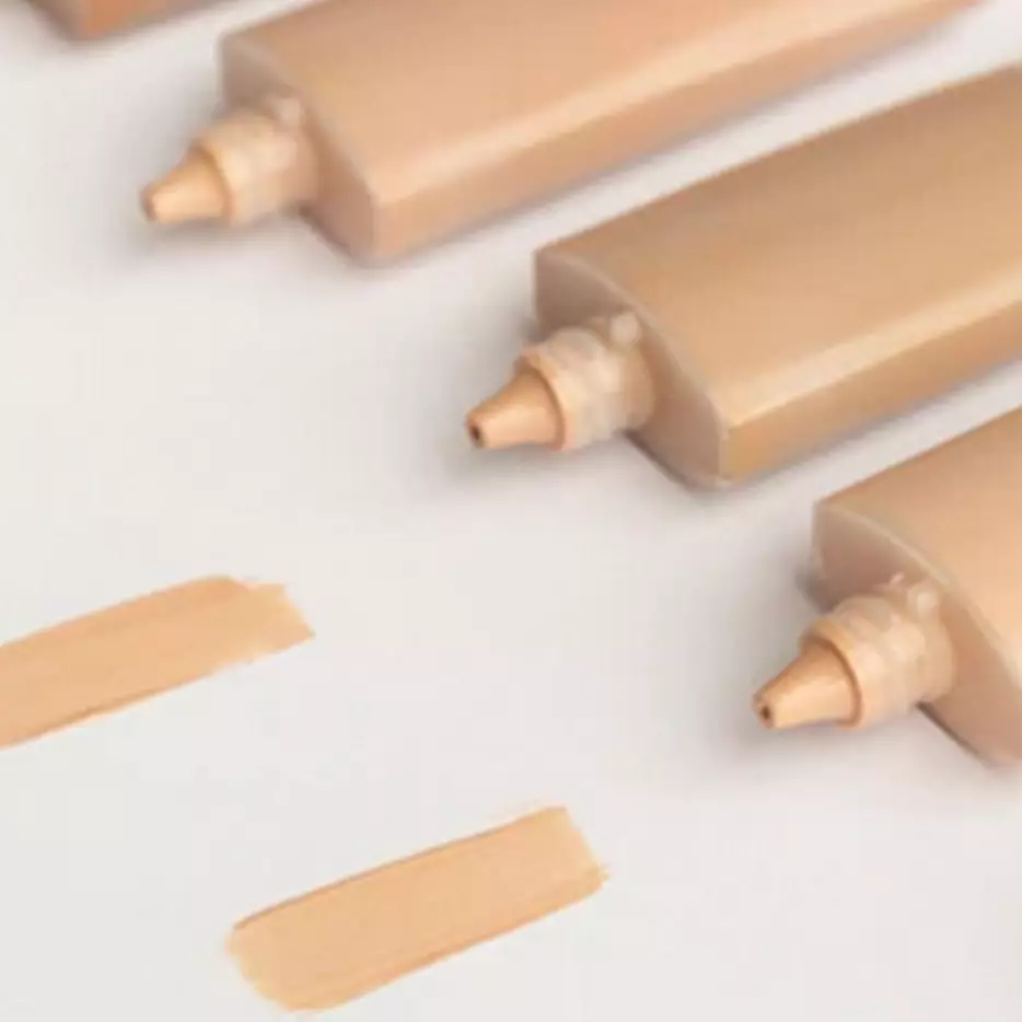 7 Tips menggunakan foundation agar tahan lama, gunakan pelembap