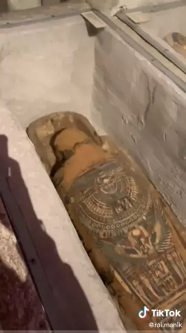 Momen pria tunjukan penampakan mumi Tiktok