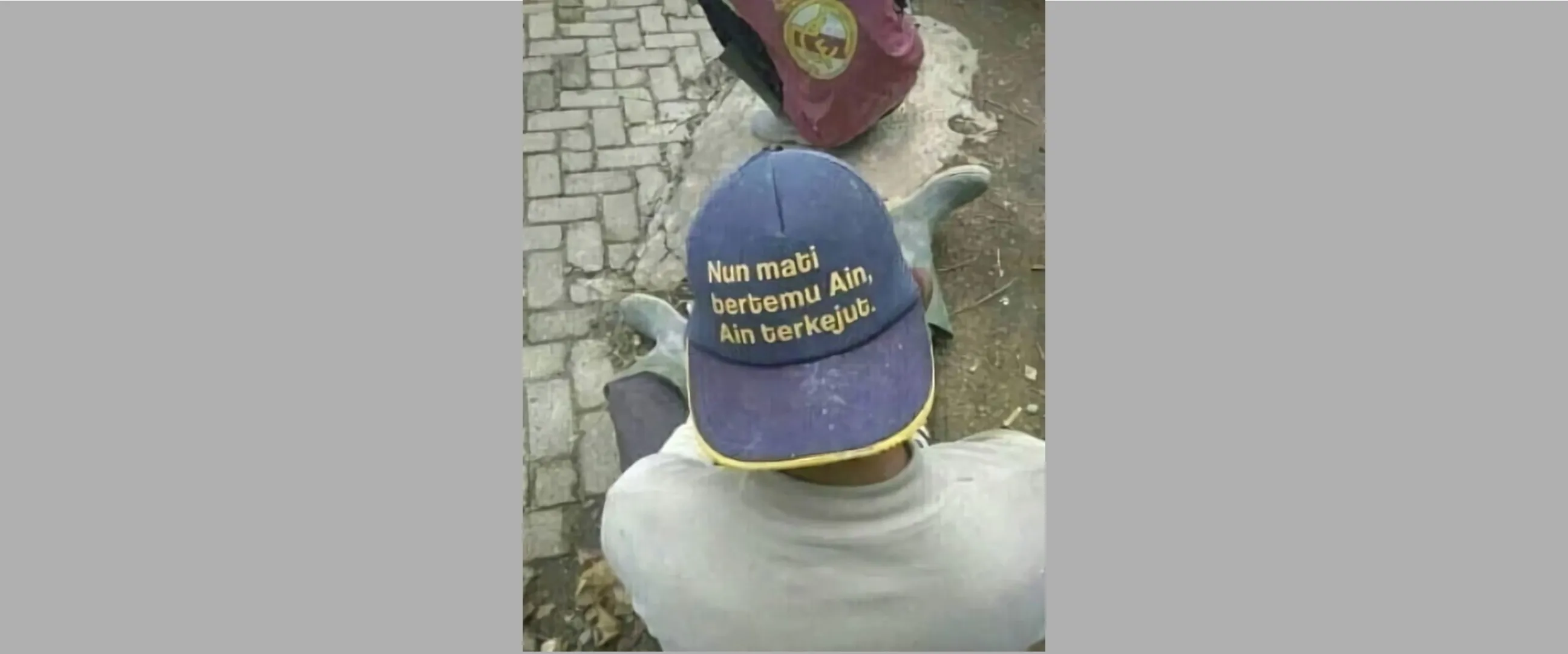 11 Tulisan lucu di topi ini bikin harimu penuh tawa