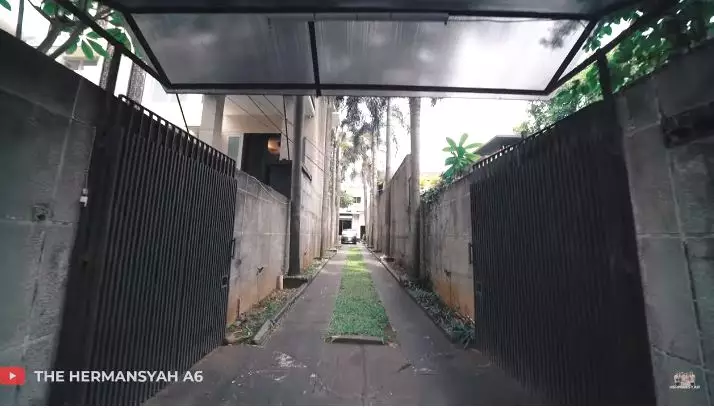 penampakan mewah kantor tasya farasya © YouTube