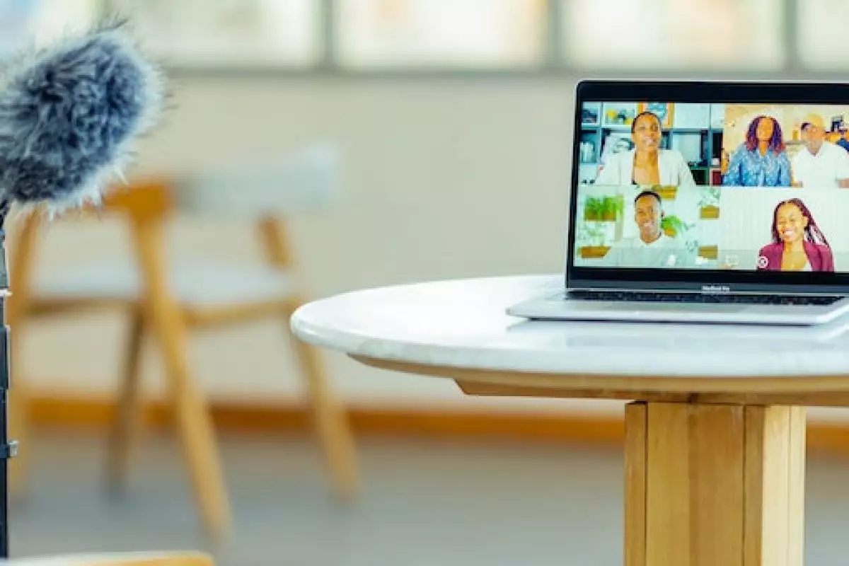 Cara record Zoom di laptop dan MacBook yang simpel dan mudah, sekaligus trik merangkum meeting pakai A