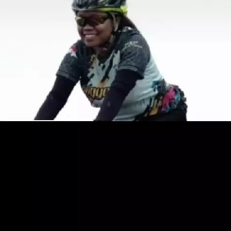 Bersepeda dari Jakarta ke Lombok, wajah wanita ini berubah jadi aneh