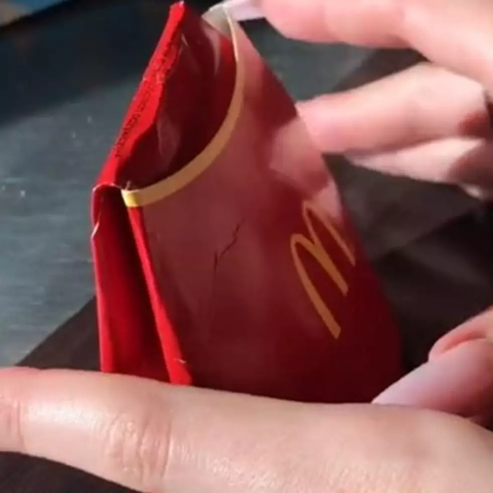 Cara melipat bungkus kentang goreng McD ini bikin isinya tak tumpah