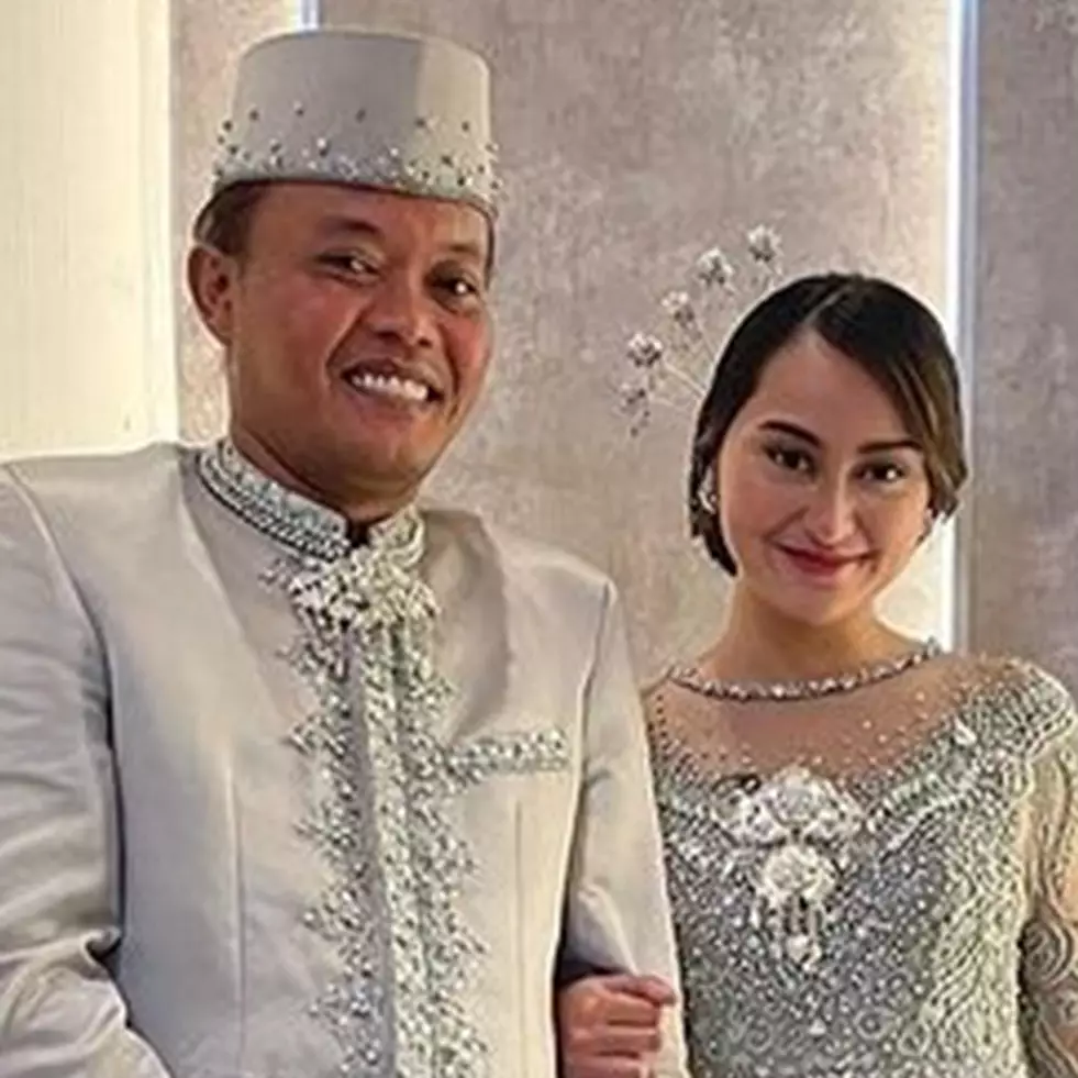 Foto pakai baju pengantin dengan Memes Prameswari, Sule buka suara